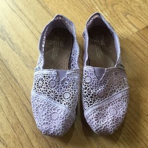 TOMS women's size 7 lavender shoes
